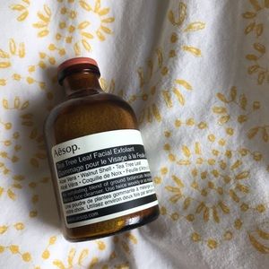 Aēsop tea tree leaf facial exfoliant